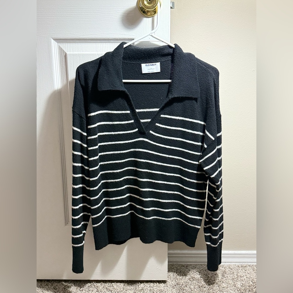 Old Navy Black and White V-Neck Sweater